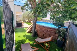 Maslina House - Family Apartment 2 with Pool