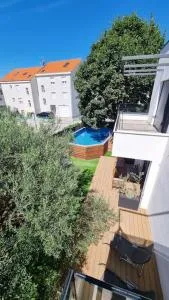 Maslina House - Family Apartment 2 with Pool - Солин