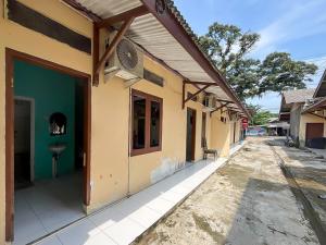 RedDoorz at Penginapan Bunda