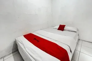 RedDoorz at Penginapan Bunda - Karanghawu