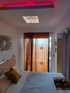 Lovely apartment top views, heated pool, great location