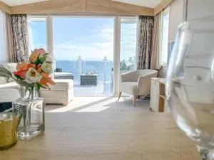 Swift Mosselle Pitch 24 Creek Caravan Park dog friendly - Ringstead