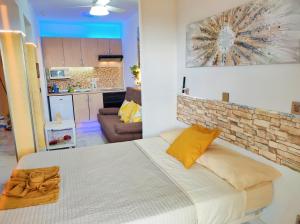 Lovely apartment top views, heated pool, great location