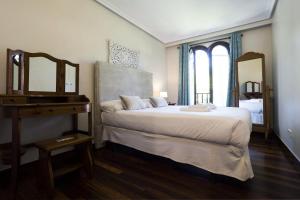 Loraitz by Smiling Rentals