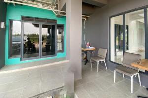 Apartment Riverdale by Dani room