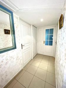 Jolie Appartement de Bord de la Mer Côte dAzur