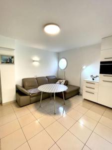 Jolie Appartement de Bord de la Mer Côte dAzur