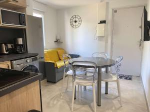 Appartements Appartement T2 renove avec climatisation et internet, proche centre et etang de Thau - FR-1-553-193 : photos des chambres