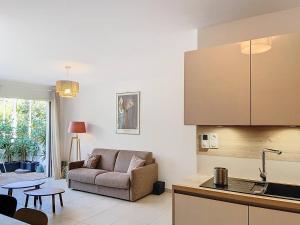 Appartement à 150m plage des Lecques, climatisé, piscine, terrasse, 2 chambres, parking - 4 étoiles - FR-1-770-29