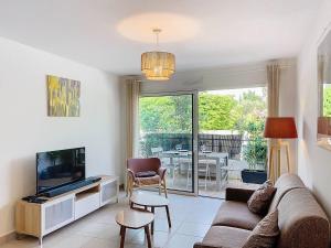 Appartement à 150m plage des Lecques, climatisé, piscine, terrasse, 2 chambres, parking - 4 étoiles - FR-1-770-29