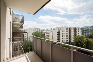 Wawrzyszewska 2-Bedroom Apartment by BookingHost