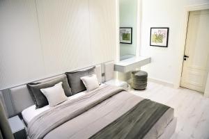 Luxury Smart Apartment E12