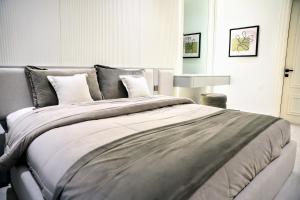 Luxury Smart Apartment E12