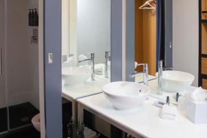 Twin Double Room room in Aloft Aberdeen TECA