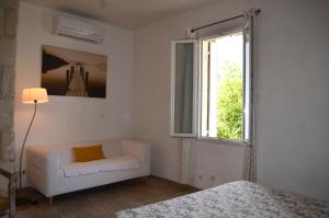 B&B / Chambres d'hotes chambre d hote spacieuse avec cour junas gard : photos des chambres