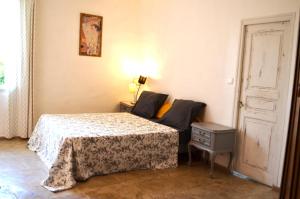 B&B / Chambres d'hotes chambre d hote spacieuse avec cour junas gard : photos des chambres