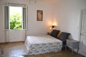 B&B / Chambres d'hotes chambre d hote spacieuse avec cour junas gard : photos des chambres