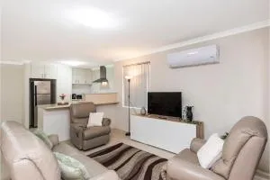 Serene Oasis - 3 Bedroom Getaway - Roleystone