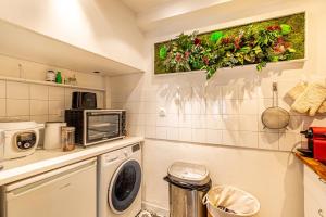 GuestReady - Exposed beams flat near Le Marais