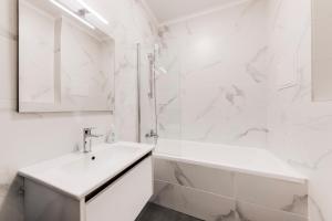 One bedroom Apartment at Sokolovska