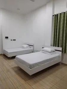 Yanaya Stay - 古莉