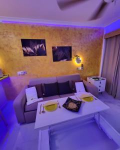 Moderno y luminoso ático con vistas y piscina