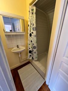 Appartements Appt 2 pcs st Quentin Centre : photos des chambres