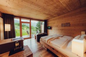 Double Room Eden room in Holzhotel Forsthofalm