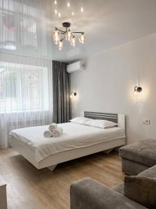 Світлі апартаменти в самому Центрі біля Корпусного парку - Мережа HELEN