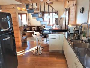 Chalet de charme 8 pers, cheminée, jacuzzi, parking - FR-1-676-96