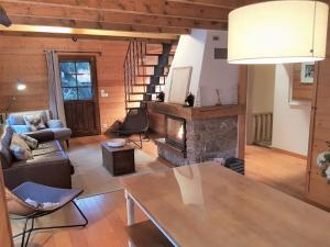 Chalet de charme 8 pers, cheminée, jacuzzi, parking - FR-1-676-96