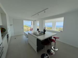 Villa Zafiro 12 pax, pool, sea views, rooftop