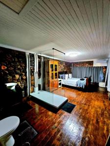 Luxury GuesthouseCo FlintstoneHouse