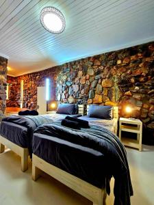 Luxury GuesthouseCo FlintstoneHouse