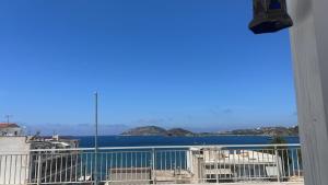 Athens Palaia Fokaia Entire Flat 2 bedrooms with panoramic sea views and a massive veranda , only steps away from the beach and amenities