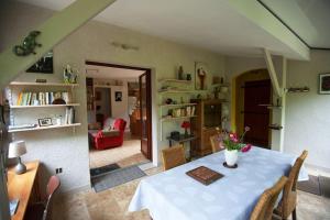 Maisons de vacances Des Chateaux entre les Feuilles - Parc vue Village : photos des chambres