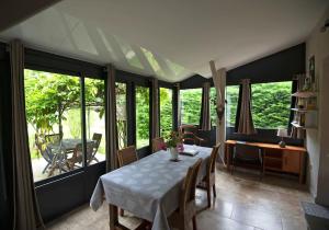 Maisons de vacances Des Chateaux entre les Feuilles - Parc vue Village : photos des chambres
