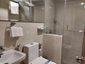 Zing Rooms by GuestHouse Suites