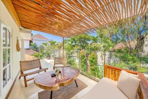 Villa Florence - 3BDR Luxury Villa, Private Pool, Walk to the Beach