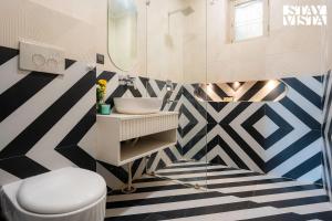 Gangas Jewel - Breakfast Included at Rishikesh by StayVista