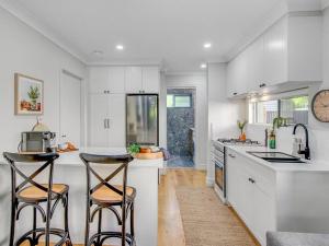 Comfort Cove - quiet luxury with full kitchen