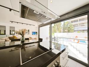 Costa Voula Private Pool, Home cinema, Beach by Verde Apartments