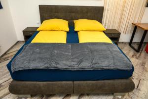 PLAZA ROOMS & APPARTEMENT - Café & Bar