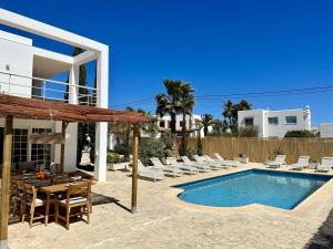 Villa In Playa Den Bossa, 5 Min Supermarketbbq