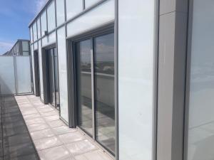 Rooftop terrasse vue phare et mer