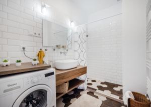 Bright and peaceful apartment in the city centre