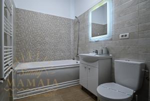 Seaside Residence by Sunny Mamaia