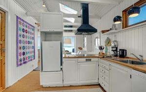 2 Bedroom Nice Home In Roslev