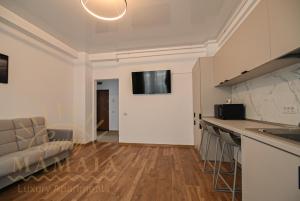 Seaside Residence by Sunny Mamaia