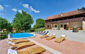 5 Bedroom Awesome Home In Novi Marof